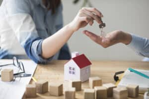 Kan ik mijn huis verkopen met een bouwovertreding?